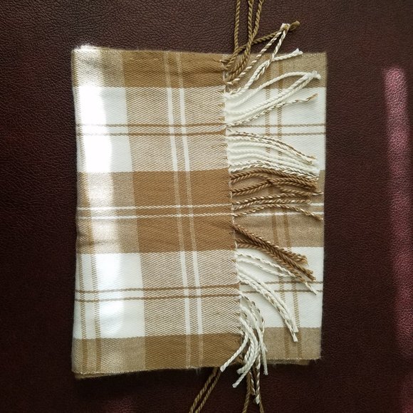 Stylish Tan/White Scarf - Picture 1 of 2